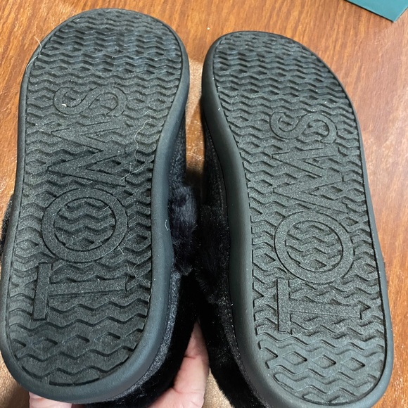 TOMS Black Cozy Slippers,  Women's Size 8 - Picture 5 of 5